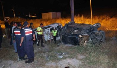 Önündeki araca çarptı, iki araç da takla attı: 2’si ağır 5 yaralı