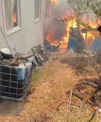 Orman yangını köye indi: “Kaç, artık hiçbir şey yapamayız”