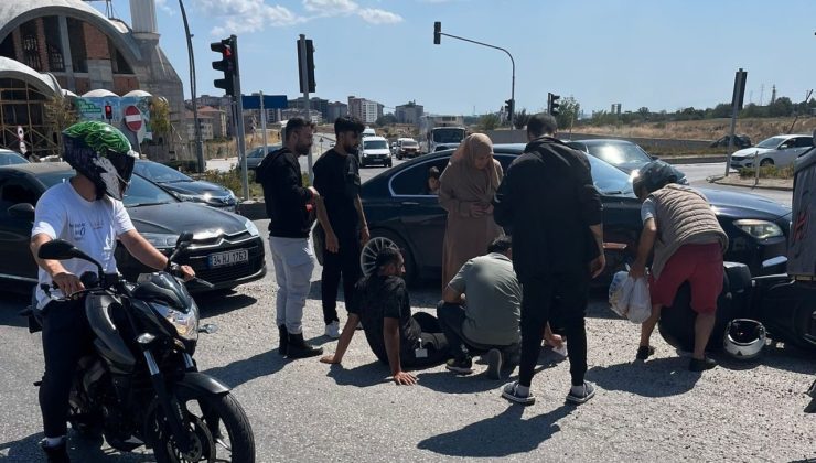 Otomobile çarpmamak için manevra yapan motosiklet devrildi: 1 yaralı