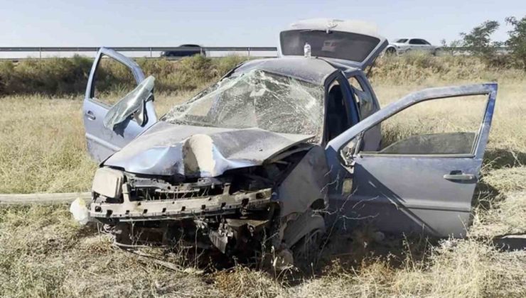 Otomobilin hurdaya döndüğü kazadan küçük sıyrıklarla kurtuldu