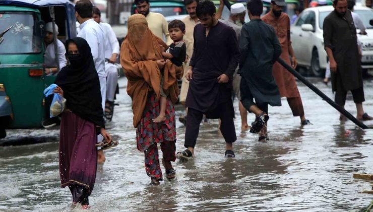 Pakistan’daki sel ve heyelanlarda can kaybı 674’e yükseldi