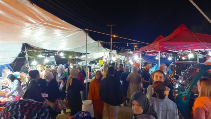 Pazaryeri panayırında insan seli