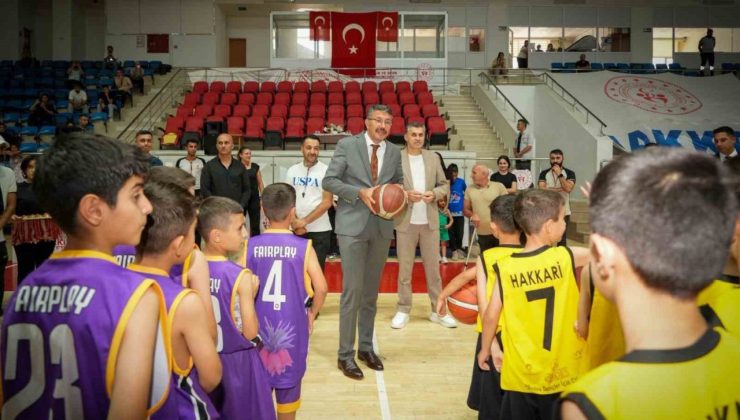 Potanın genç yıldızları madalyalarını Vali Çelik’ten aldı