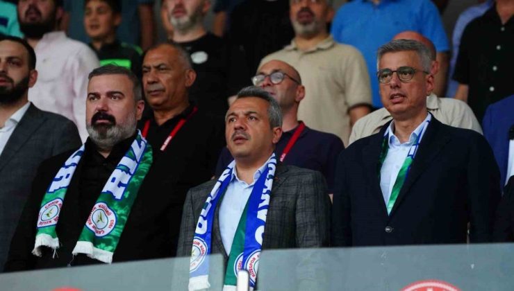 Sağlık Bakanı Kemal Memişoğlu, Çaykur Rizespor – Göztepe maçını trübünden izledi