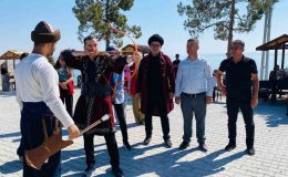 Samsat ilçesinde Zafer Bayramında ok atıldı