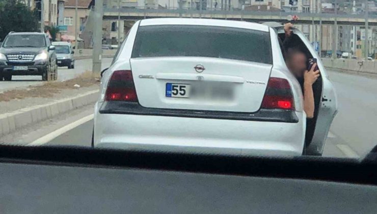 Samsun’da trafikte tehlikeli yarış: Kapıyı açıp video çektiler