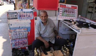 Samsunlu ayakkabı boyacısı 55 yıldır devlet ve sanat dünyasından isimlerin ayakkabılarını parlatıyor