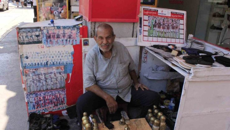 Samsunlu ayakkabı boyacısı 55 yıldır devlet ve sanat dünyasından isimlerin ayakkabılarını parlatıyor