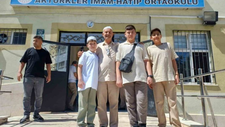 SANİMDER, söz verdiği öğrencileri Umre’ye gönderdi