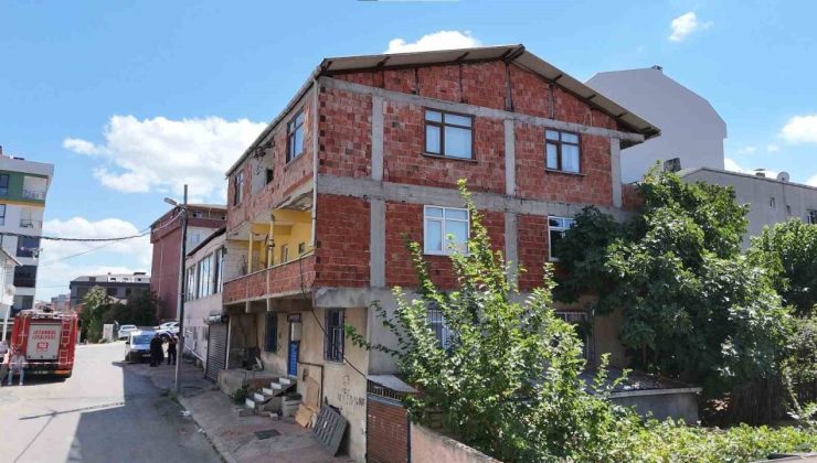 Sultanbeyli’de 3 katlı bina çökme riski nedeniyle boşaltıldı
