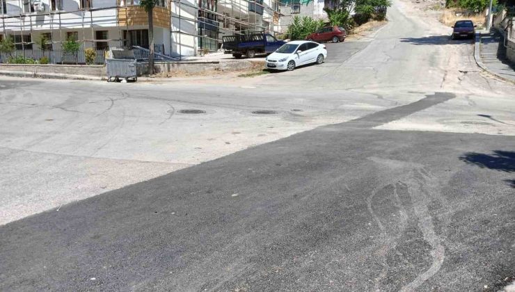 Sürücü fren yerine gaza bastı: 2 yaralı