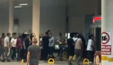 Tarlaya acil iniş yapan yangın söndürme uçağı pilotu hastaneye böyle getirildi