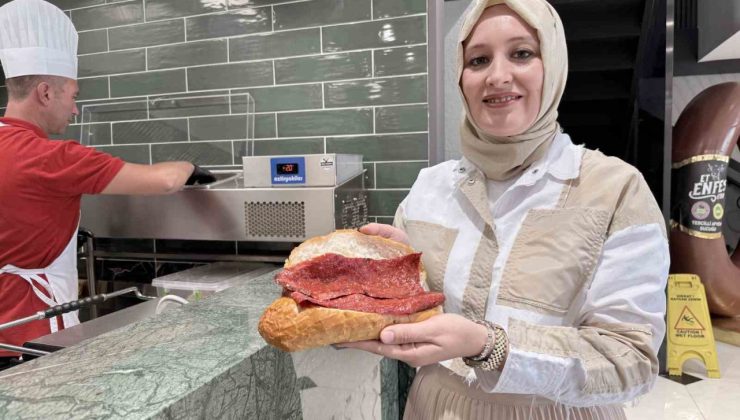 Tatilcilerin yeni gözdesi sucuk döner