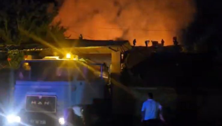 Tavşanlı’da çıkan yangında 4 ev kullanılamaz hale geldi