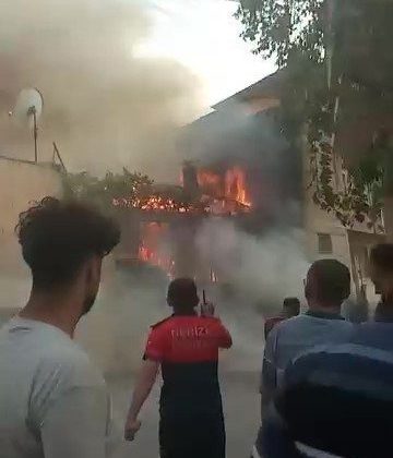 Tek katlı evde çıkan yangın mahalleliyi korkuttu