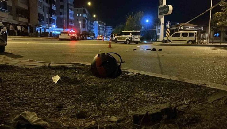 Ters yönde ilerleyen hafif ticari araç motosiklete çarptı: 1 ağır yaralı