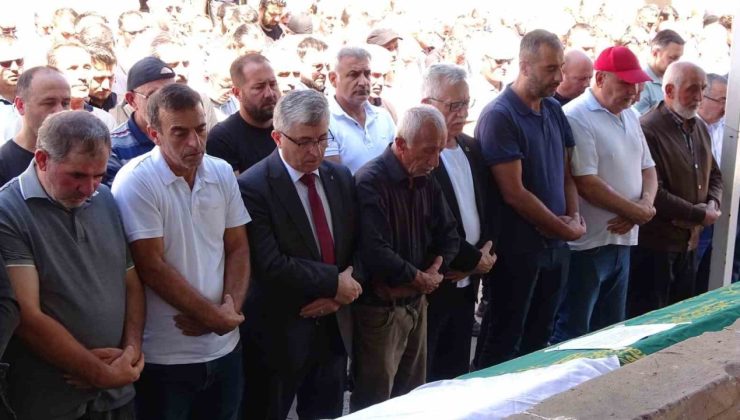 Trafik kazasında hayatını kaybeden hemşire son yolculuğuna uğurlandı