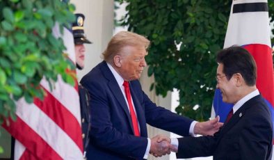 Trump’ın elindeki morluk hakkında Beyaz Saray’dan açıklama