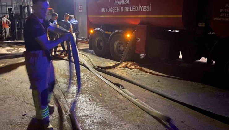Turgutlu’da kereste işletmesinde yangın paniği