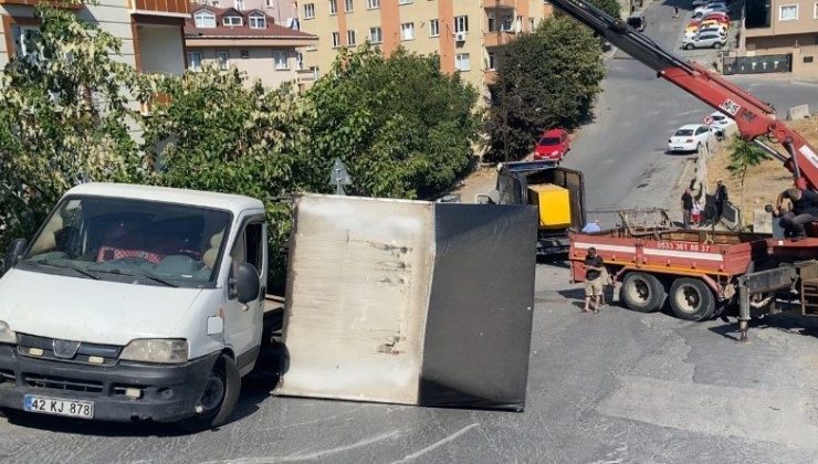 Ümraniye’de jeneratör yüklü kamyon kaza yaptı