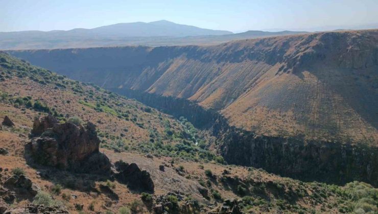 Usta fotoğrafçıdan hayran bıraktıran Erciş Deliçay kanyonu görüntüsü