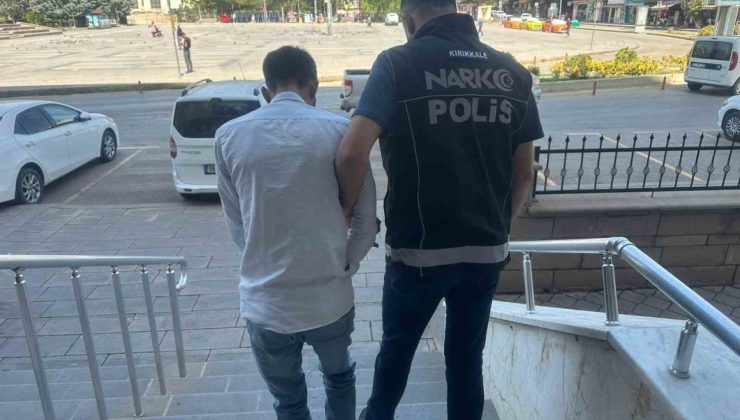 Uyuşturucu suçundan aranan 2 firari hükümlü yakalandı