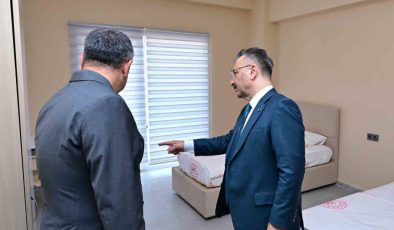 Vali Aksoy, Fethi Yılmaz Sezer Yaşlı Bakım ve Rehabilitasyon Merkezi’ni ziyaret etti