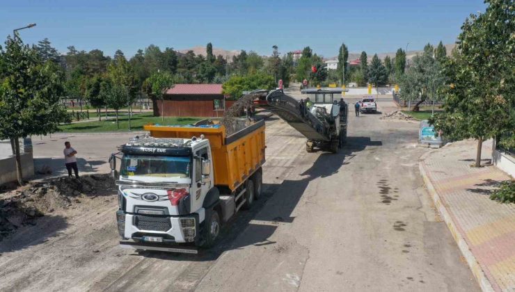 Van Büyükşehir Belediyesi Suvaroğlu Caddesi’nde çalışmalara başladı