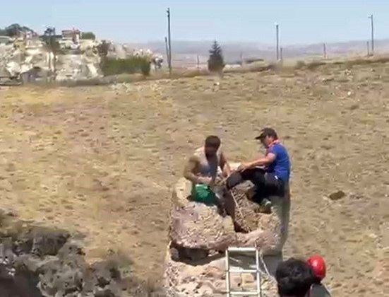 Video çekerken kuyuya düşen genci itfaiye kurtardı