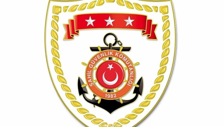 Yelkenli teknede 46 düzensiz göçmen ve 3 göçmen kaçakçısı yakalandı