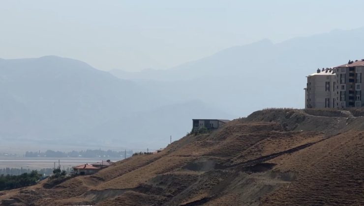 Yüksekova’yı toz bulutu kapladı: Cilo dağları gözden kayboldu