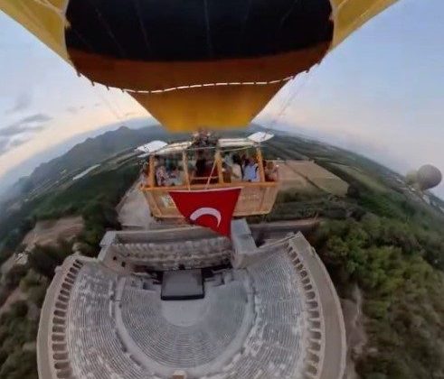 Zafer Bayramı coşkusu Aspendos semalarında balonlarla yaşandı