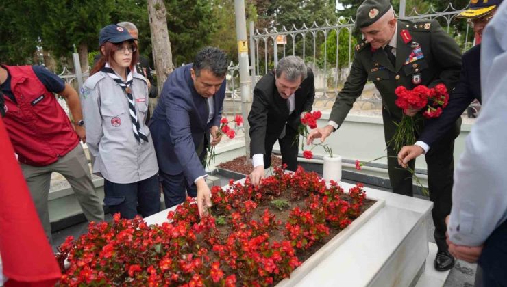 Zafer Bayramı’nda şehitler unutulmadı