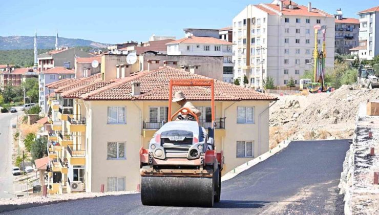 Gördes’te pazar yeri asfaltlanarak modern hale getirildi